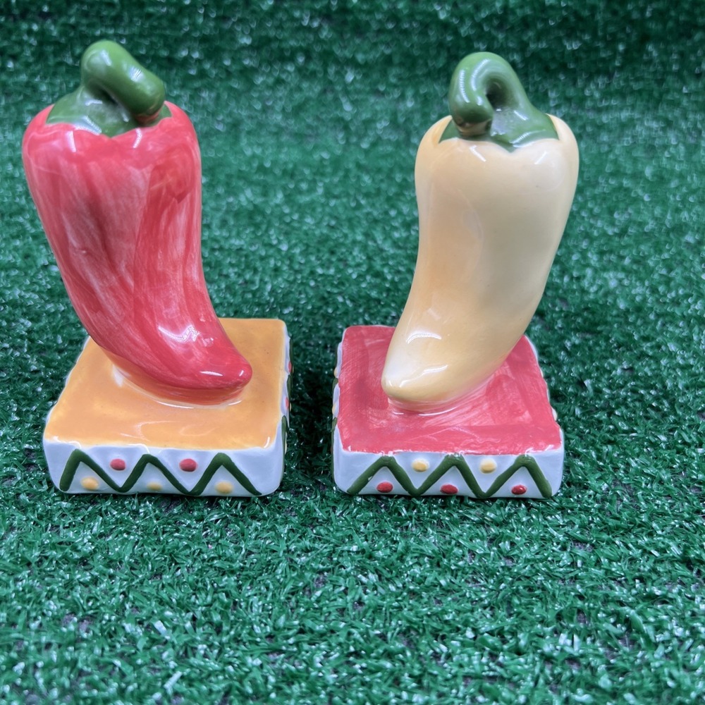 Red & Yellow Chili Peppers On Square Stand Salt and Pepper Shakers